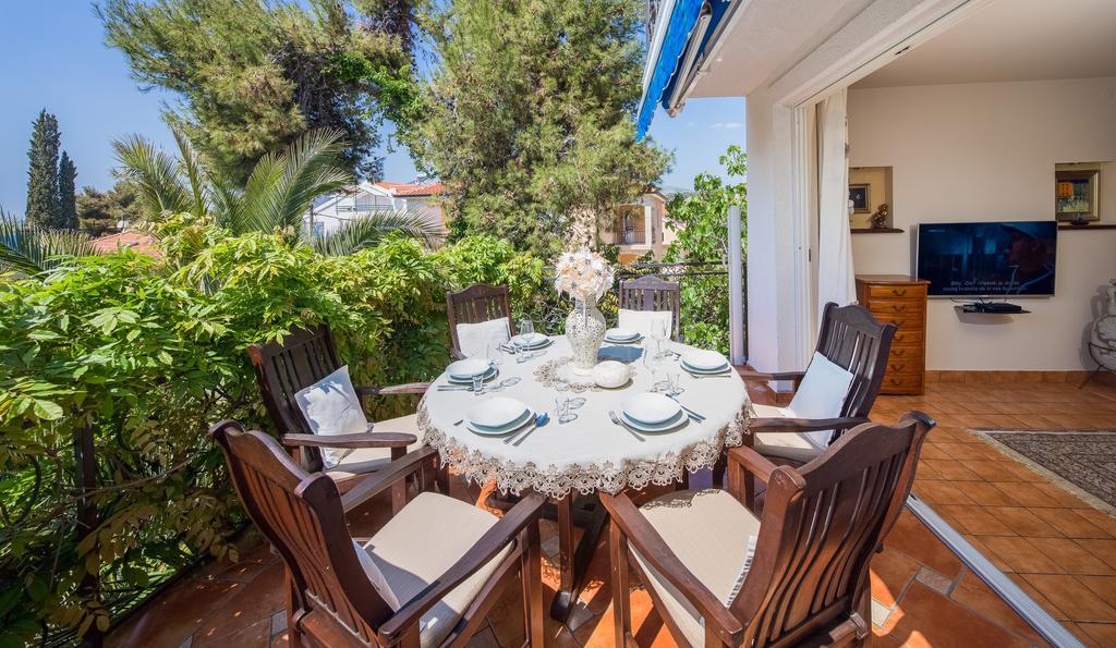 Villa Em Trogir Exterior photo