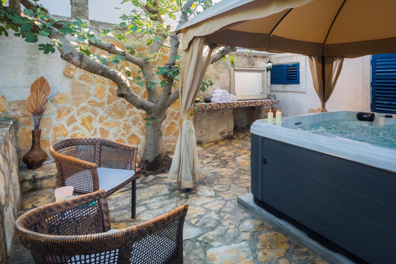 Villa Em Trogir Exterior photo